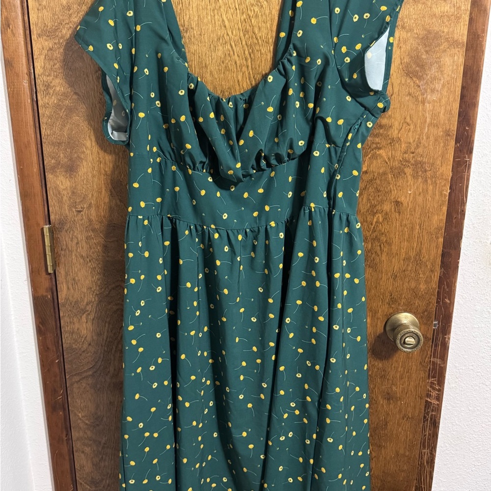 Dolly and Dotty Green Floral Midi Dress (size 20)